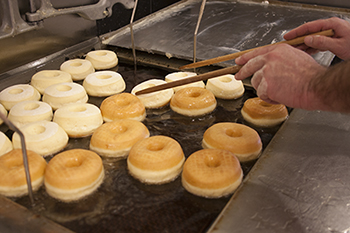donut-oil-doughnuts-350