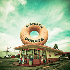 randy-largest-donut-sculpture